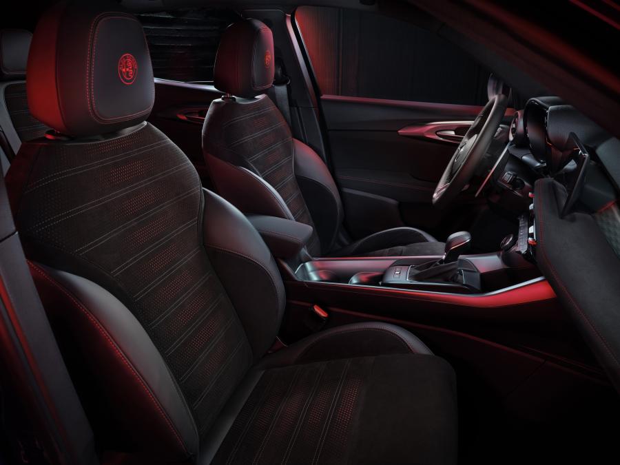 Интерьер Alfa Romeo Tonale Veloce (965) 2022 года  (WW) (фото 7 из 24)